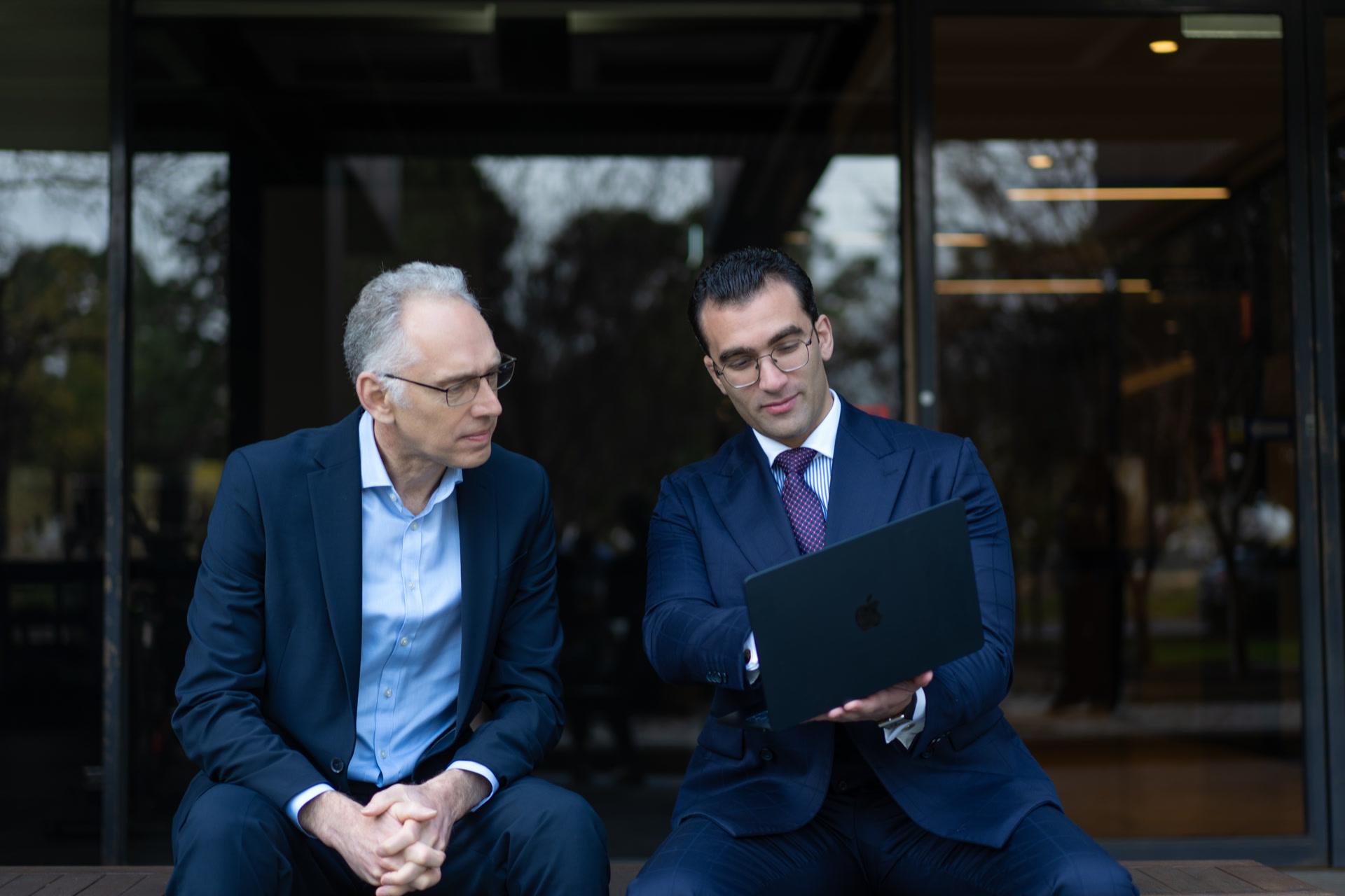 A Stormrake broker reviewing the market with a client on a laptop