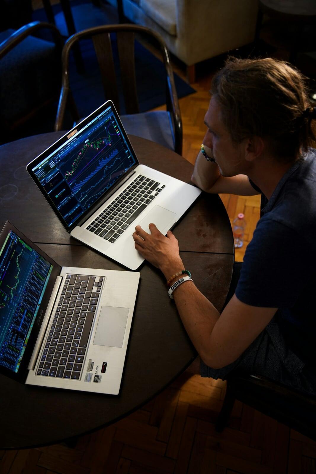 A Stormrake broker sourcing the best price across markets